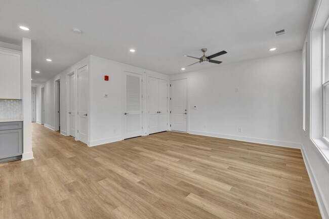 Building Photo - 423C Veritas St