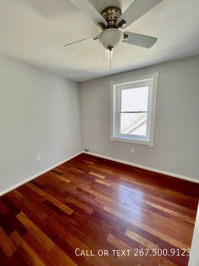 Building Photo - Renovated 2bd apt in Northern Liberties. D...