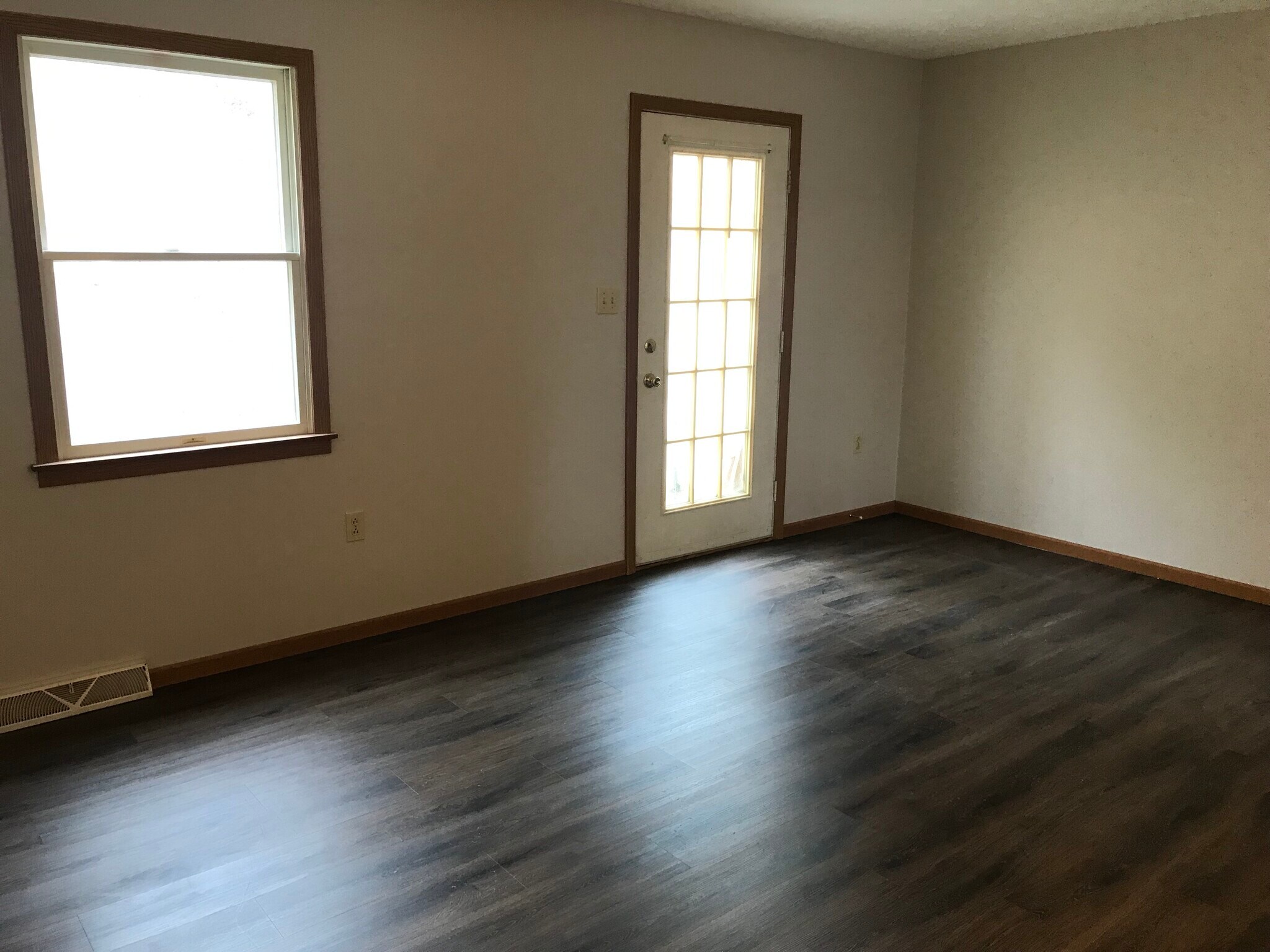 Building Photo - 116 Woodcrest Dr