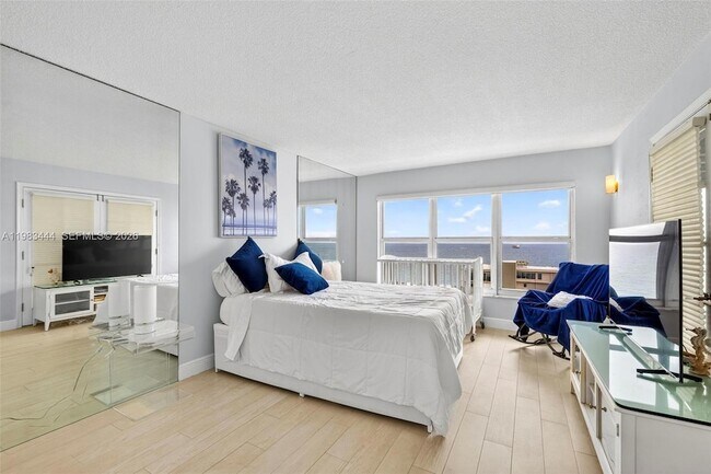 Building Photo - 3000 E Sunrise Blvd