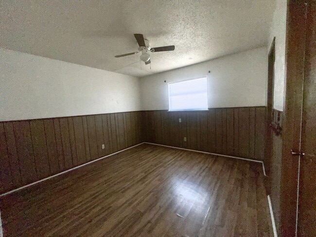 Building Photo - Bundrant Apartments