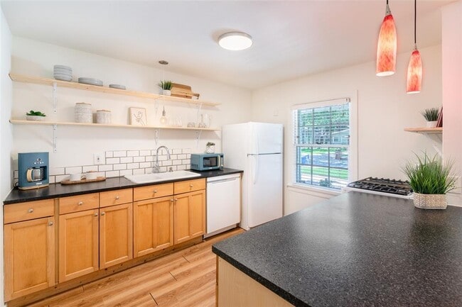 Building Photo - 1800 A Ln