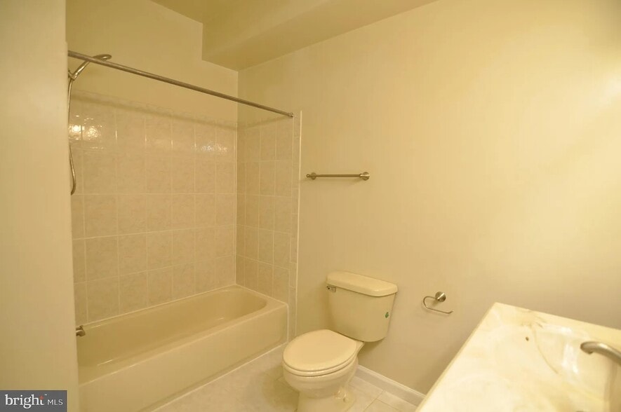 BedRoom1 bathroom with 2 vanity - 504 N Chester St