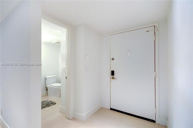 Building Photo - 16175 Golf Club Rd