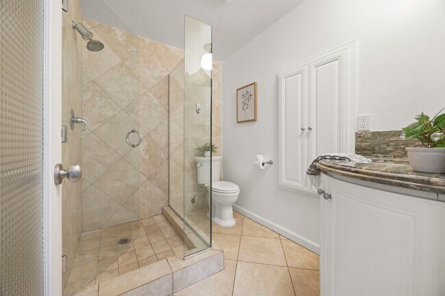 Building Photo - 701 Canada St