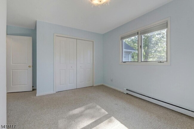 Building Photo - 336 Lakeview Ave