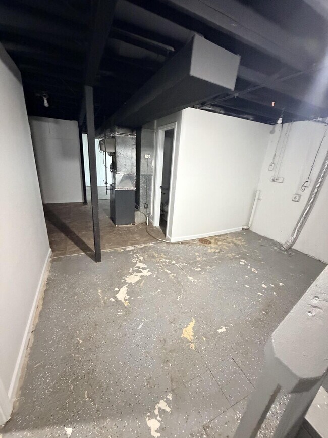 Building Photo - **MOVE-IN SPECIAL**