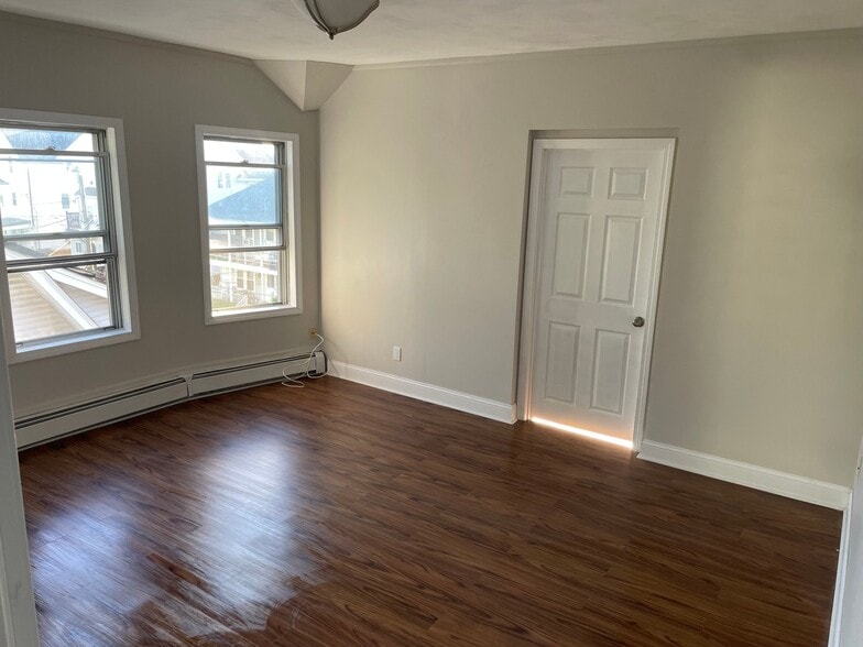 Building Photo - 71 Daniels St