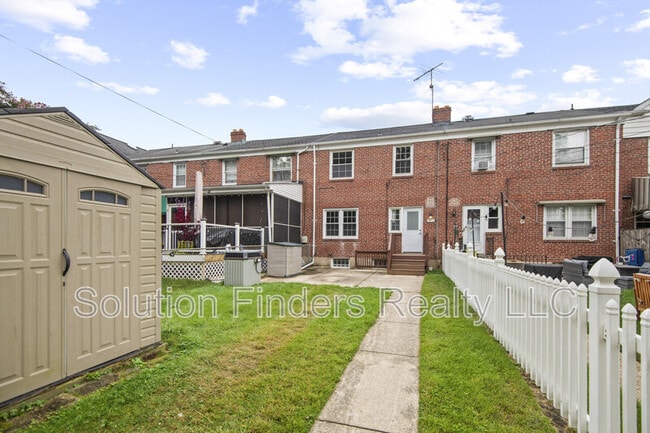 Building Photo - 1812 Edgewood Rd