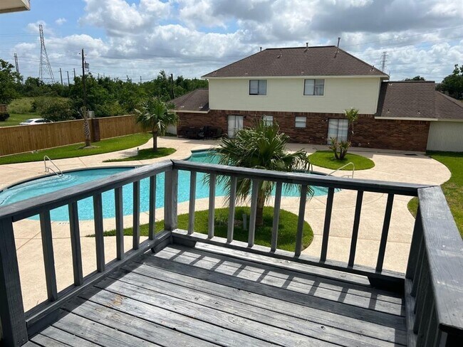 Building Photo - 8003 Catalpa St