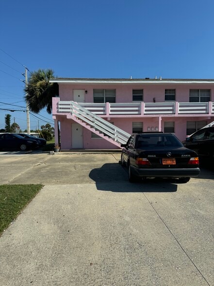 Building Photo - 121 Marcelle Ave