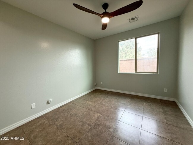 Building Photo - 2472 E Mead Dr