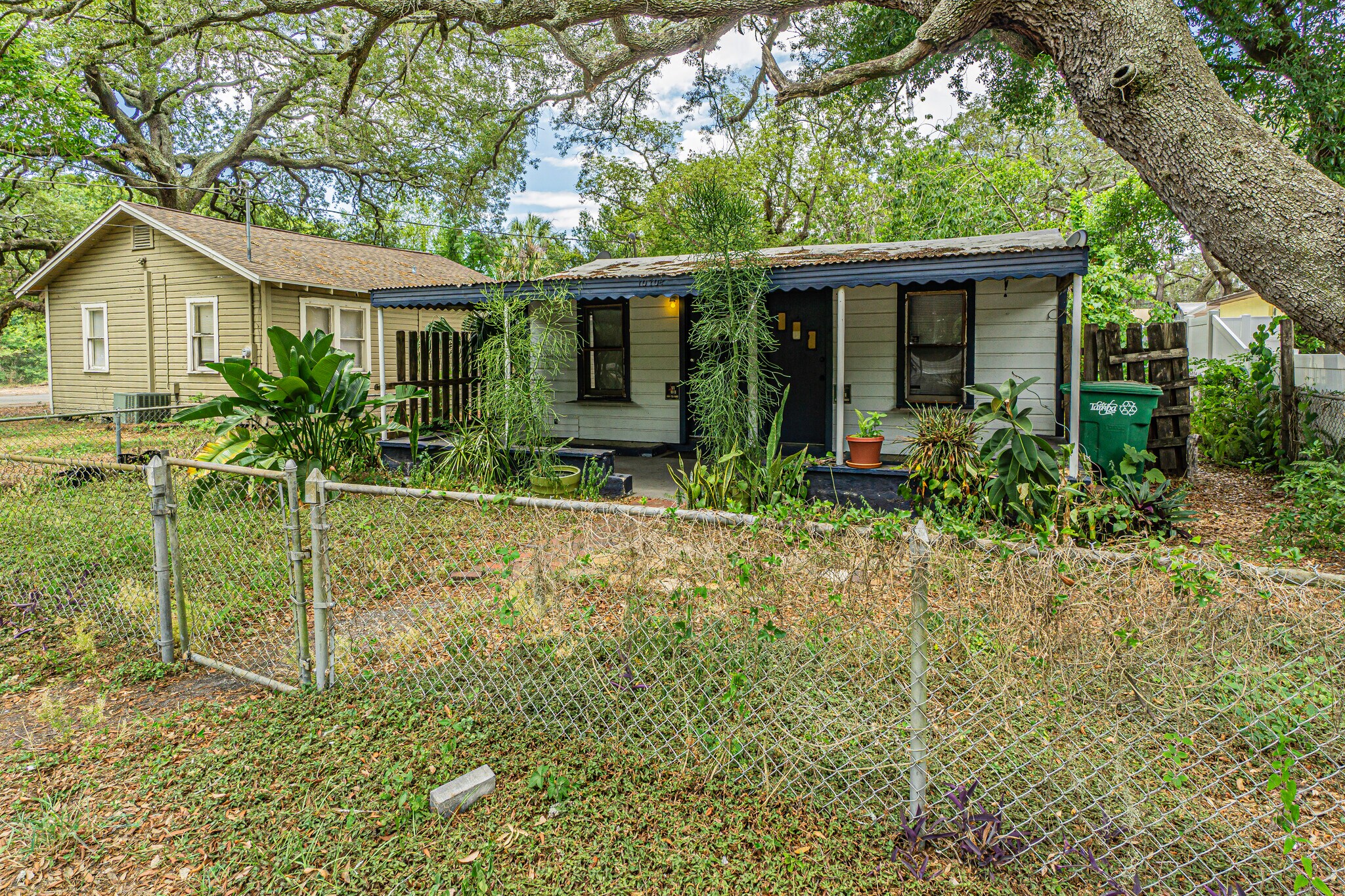 Building Photo - 10704 N Annette Ave