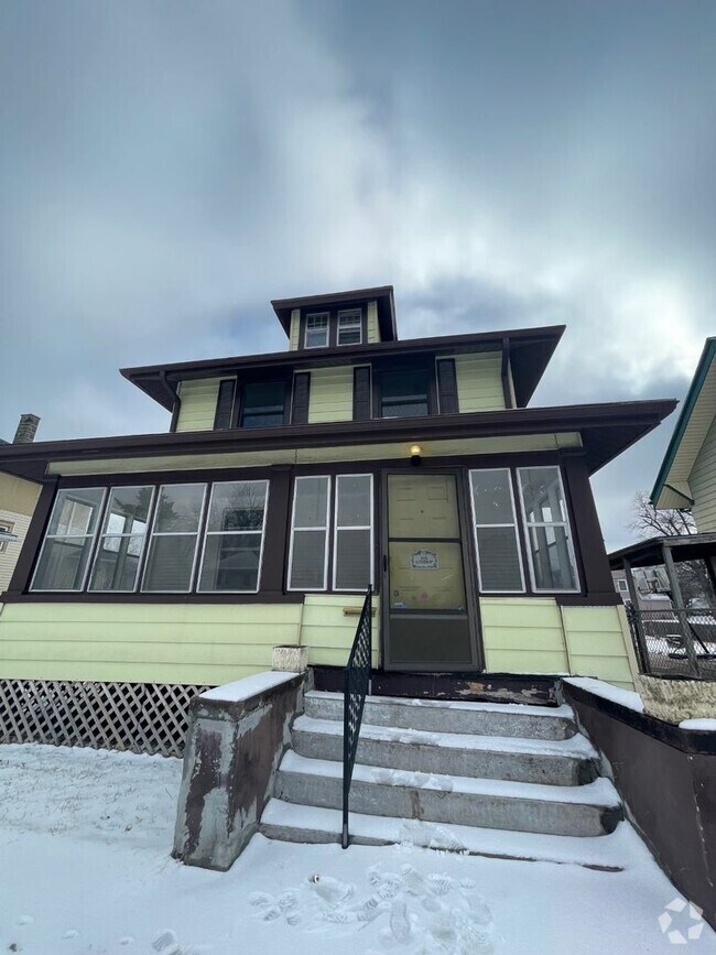 Building Photo - Spacious 4 bedroom house coming soon!!