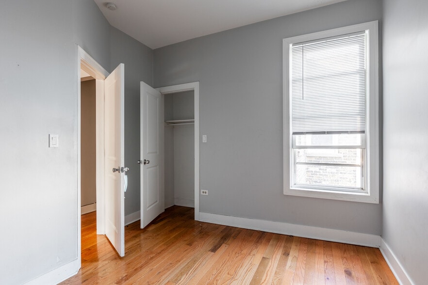 Building Photo - 4736 W Armitage Ave