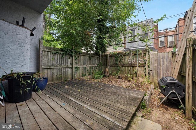 Building Photo - 5227 Knox St