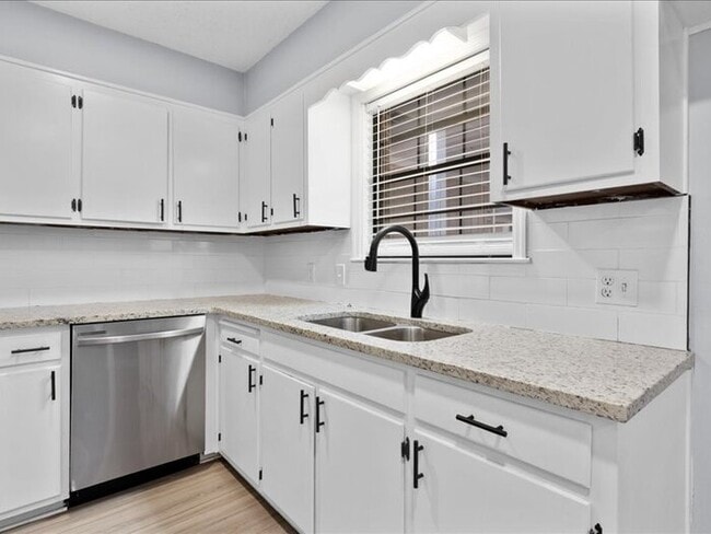 Building Photo - 801 4th Ave E