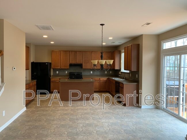 Building Photo - 400 Regulators Way