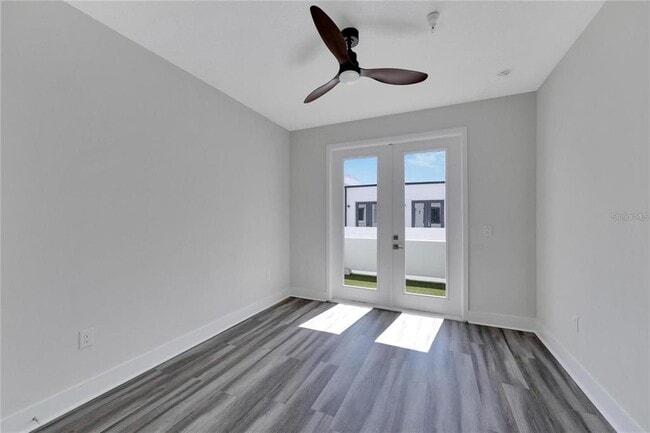 Building Photo - 833 Calla Terrace N