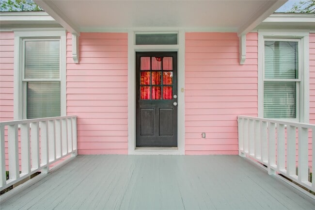 Building Photo - 2119 Kane St