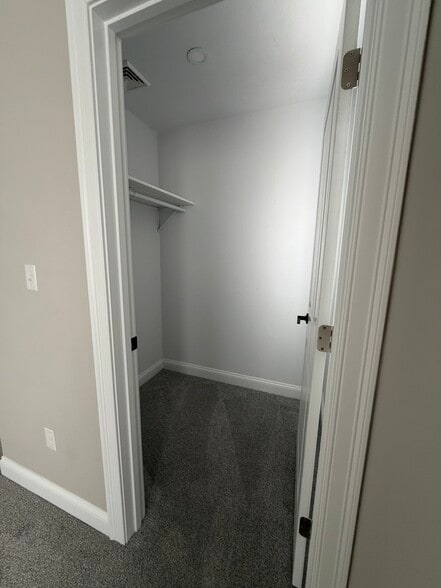 Building Photo - 93 Waterman Ave