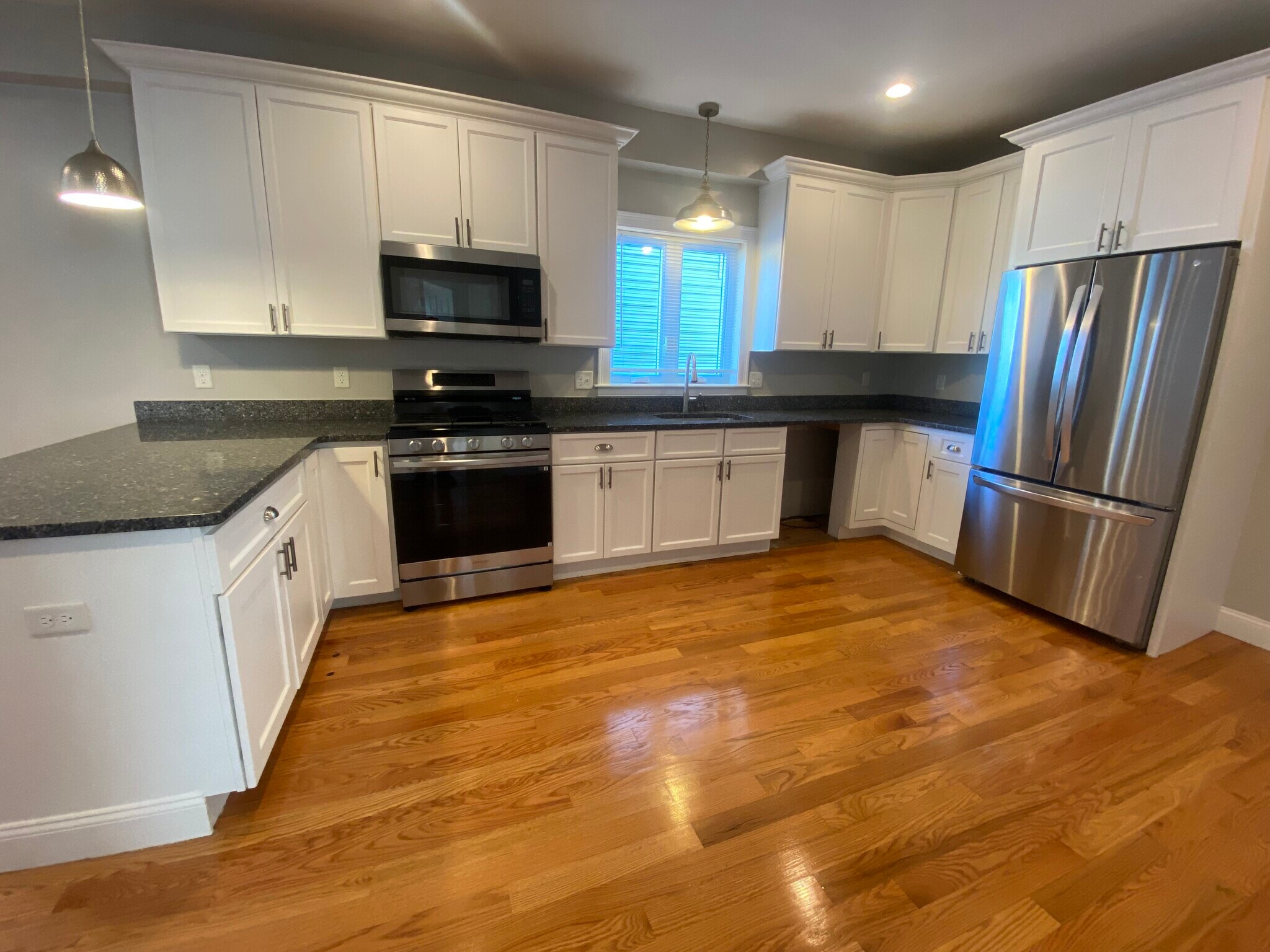 Building Photo - 17 Maywood St