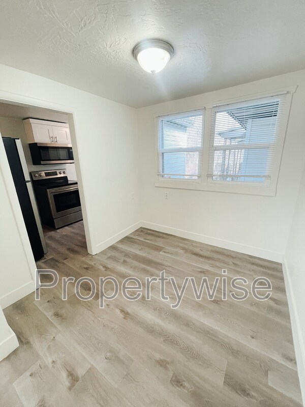 Building Photo - 759 E Scott Ave