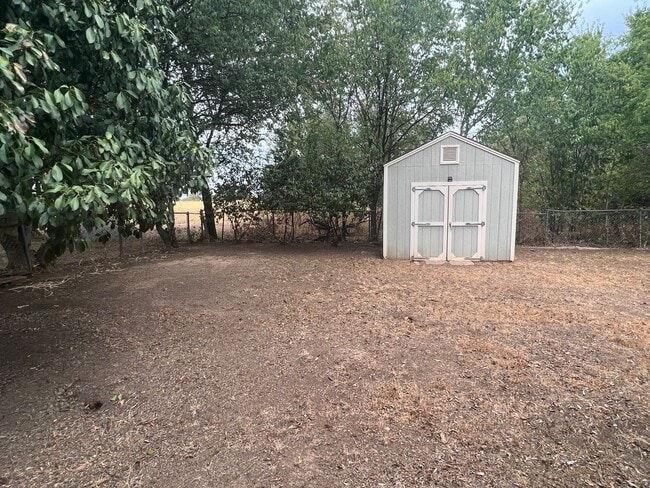 Building Photo - 814 W Bridge St