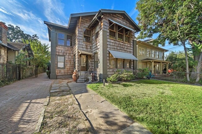 Building Photo - 811 Sul Ross St