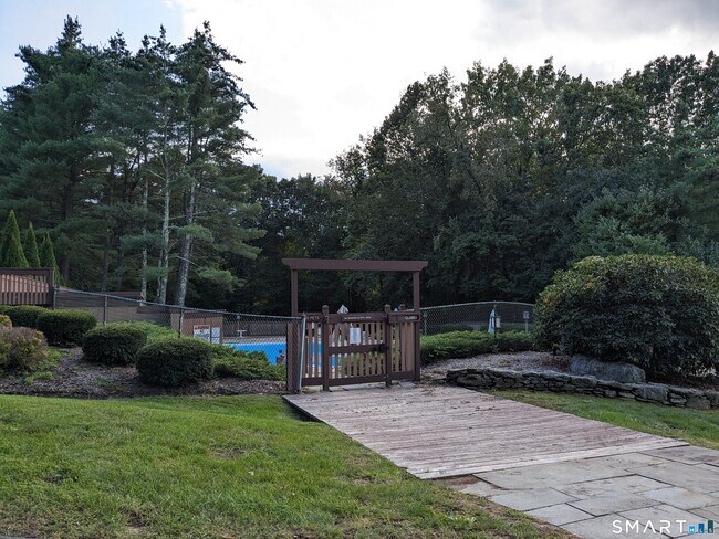 Building Photo - 44 Great Meadow Ln