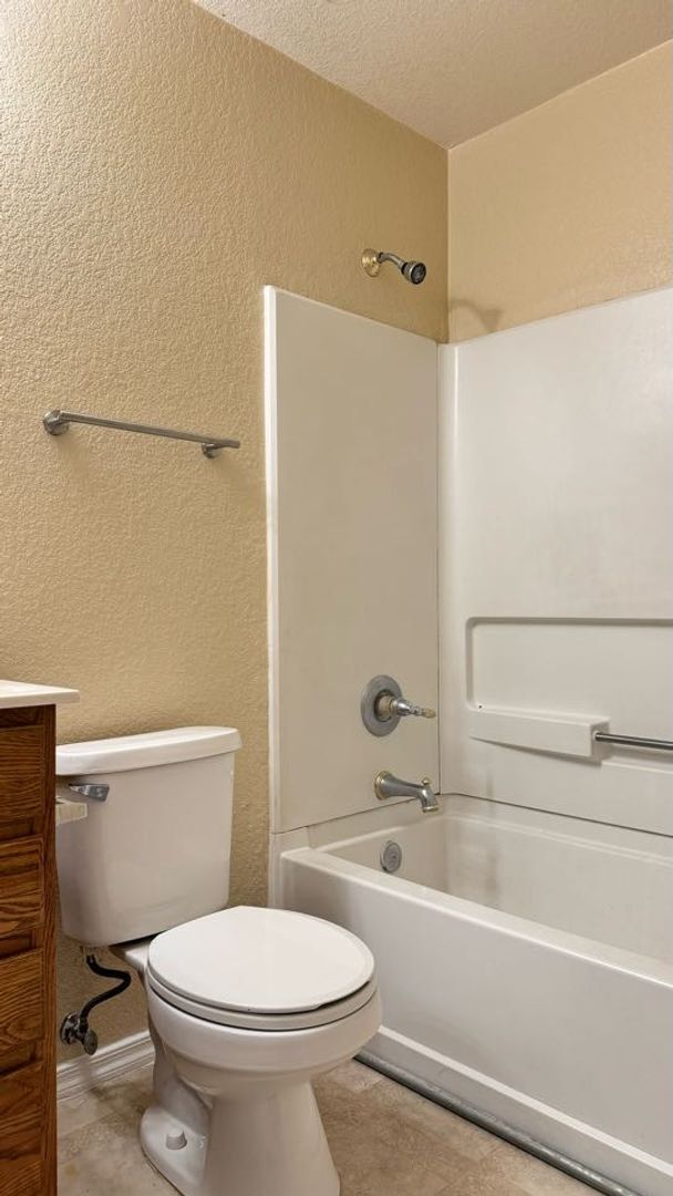 Building Photo - Southwest - 3 bedroom, 2 bath house with a...