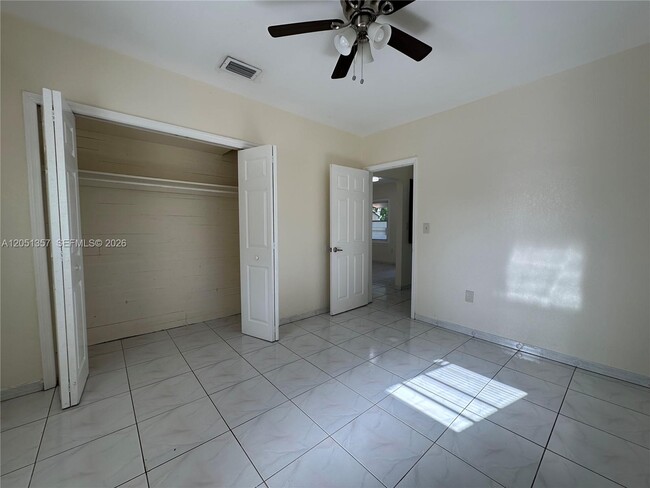 Building Photo - 610 NW 23rd Pl