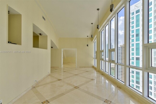 Building Photo - 888 Brickell Key Dr
