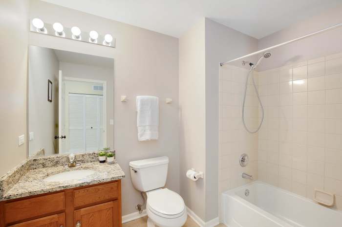 Building Photo - 10S458 Carrington Cir