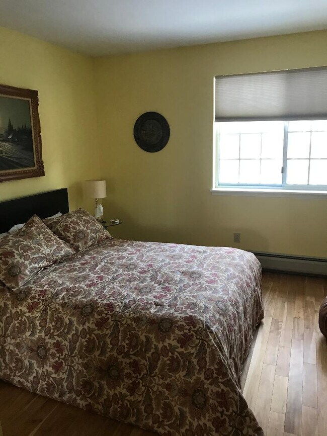 Spare bedroom - 18 Lake Forest Dr