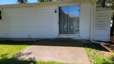 Building Photo - 460 Lee Ave