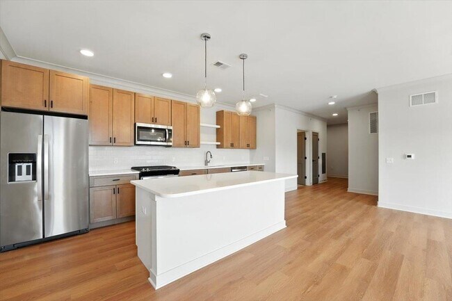 Building Photo - 440 NORTH Ave E