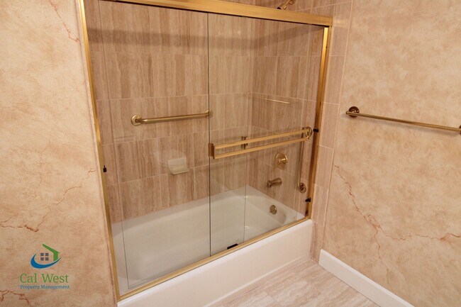 Building Photo - $5,295 - Elegant 3br / 2ba Condo in 55+ Lo...