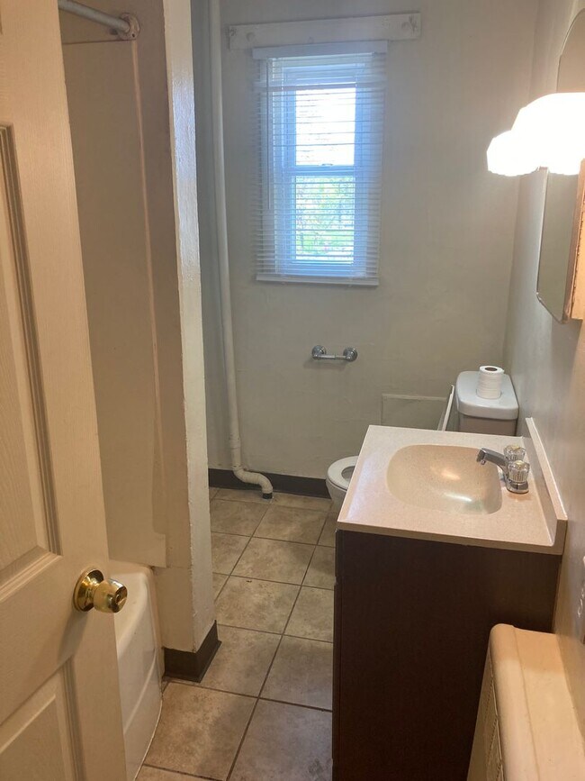 Building Photo - 414 E Lincoln Ave