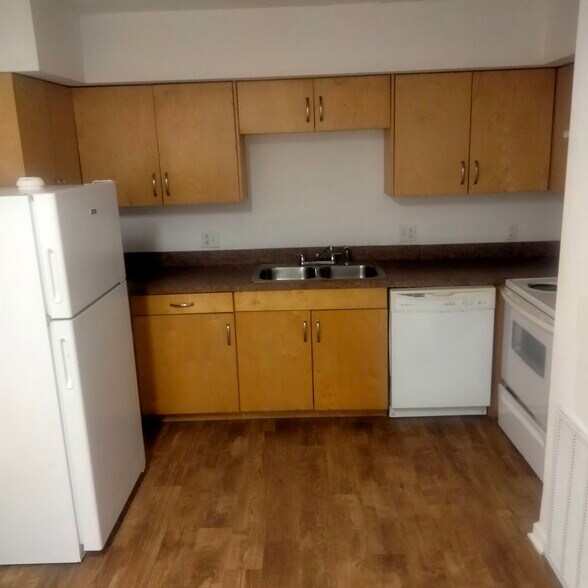 Building Photo - 1466 Sharlo Ave