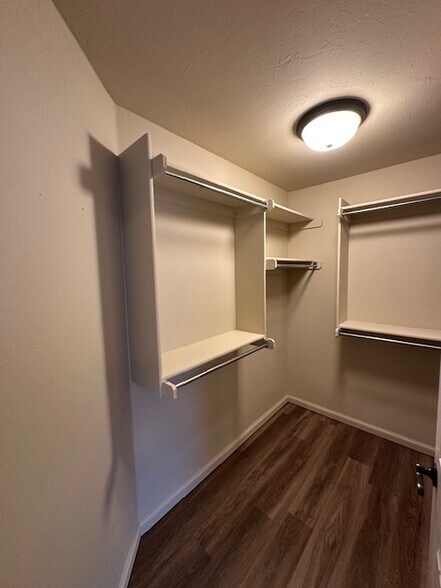 Building Photo - 640 SW 6th St