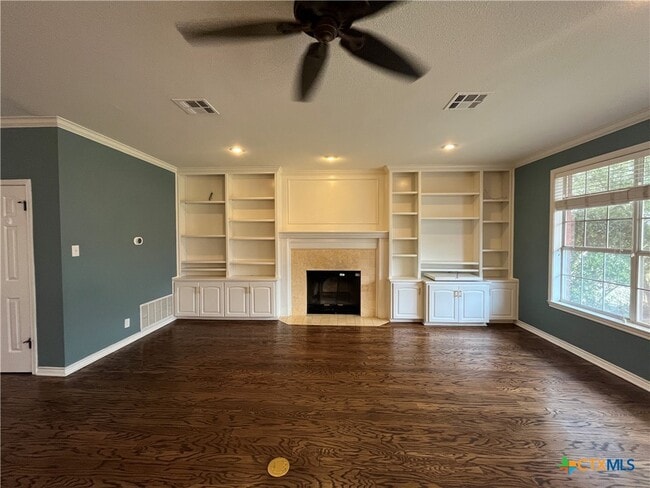 Building Photo - 2013 Highland Dr