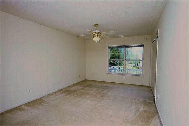 Building Photo - Bristol Commons