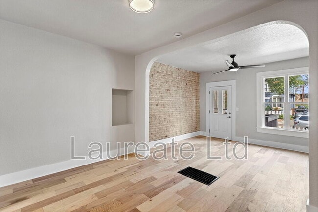 Building Photo - 708 E 1st Ave