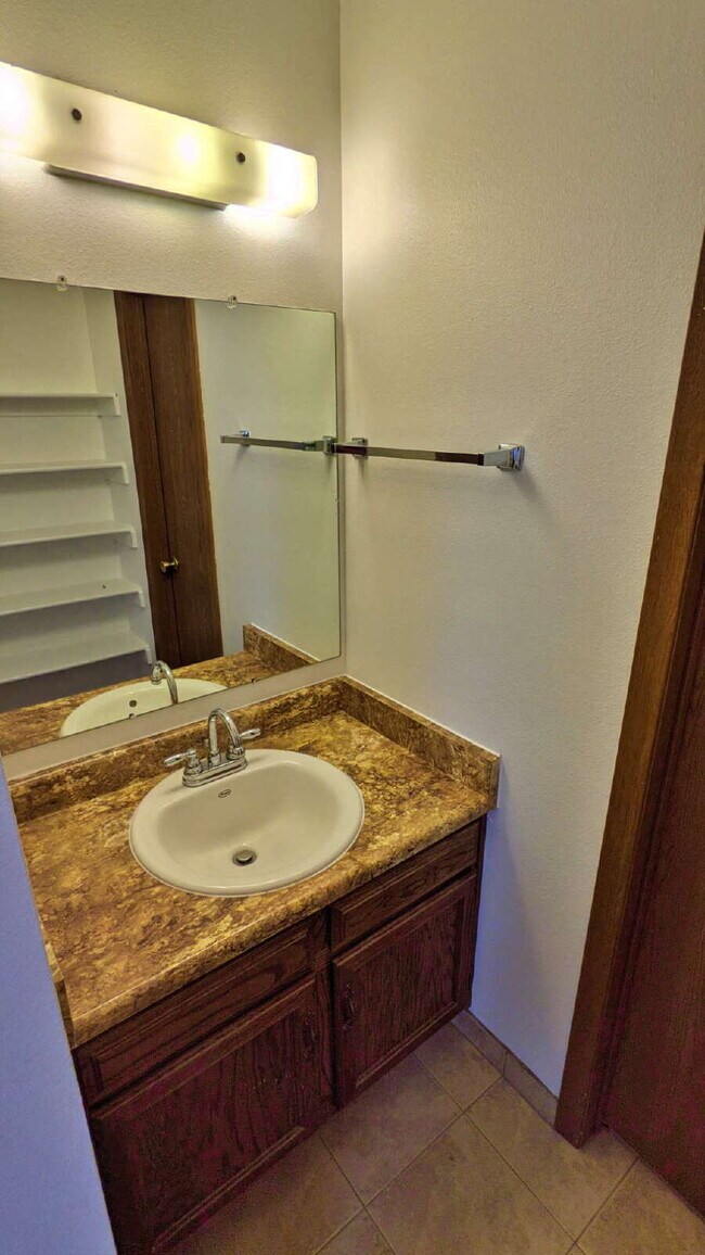 Building Photo - Spacious 2 Bedroom 1 Bath Condo In Cherry Creek School District!! 2nd Floor Balcony! Extra Storag...