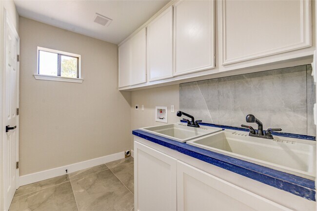 Building Photo - 1901 Canyon Creek Ct