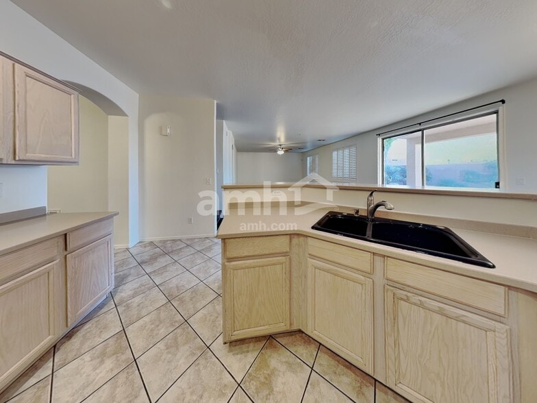 Building Photo - 6829 W Yearling Rd