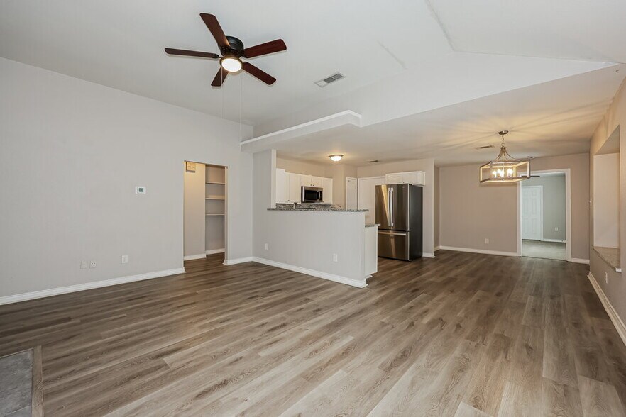 Building Photo - 522 Chancellorsville Dr
