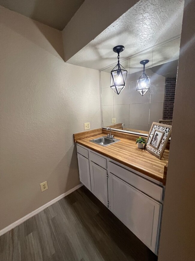 Building Photo - 1,562 sf Duplex in Norman