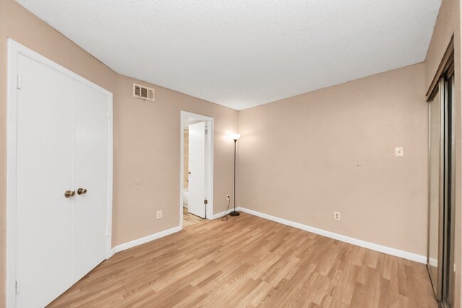 Building Photo - 10555 Turtlewood Ct